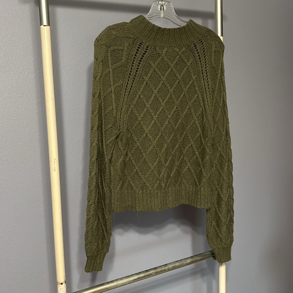 American Eagle Outfitters Green Sweater, size small - Picture 2 of 4